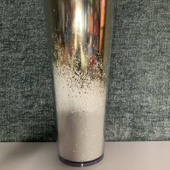 Starbucks 2019 Gold White Snow Glitter 24oz - Picture 4 of 4